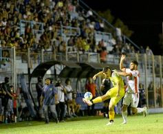 Foto de la galería: La Franja se trajo un empate de Formosa y define la final en casa