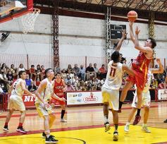Foto de la galería: Tokio ganó en casa y extendió su invicto en el Torneo Federal de Básquet