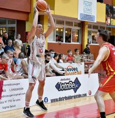 Foto de la galería: Tokio ganó en casa y extendió su invicto en el Torneo Federal de Básquet