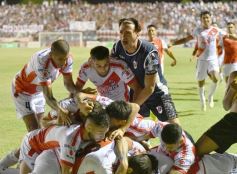 Foto de la galería: Villa Sarita se vistió de fiesta con el triunfo de La Franja en casa