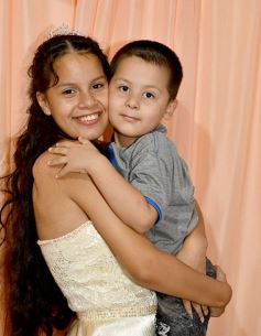 Foto de la galería: Celebración, familia y amigos en los 15 años de Fabiola Luján