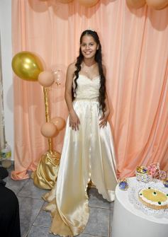 Foto de la galería: Celebración, familia y amigos en los 15 años de Fabiola Luján