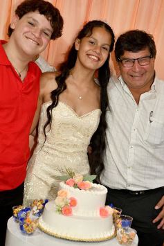 Foto de la galería: Celebración, familia y amigos en los 15 años de Fabiola Luján