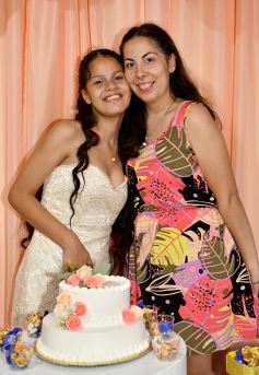 Foto de la galería: Celebración, familia y amigos en los 15 años de Fabiola Luján