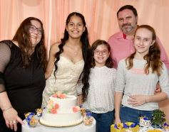 Foto de la galería: Celebración, familia y amigos en los 15 años de Fabiola Luján