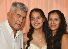 Foto de la galería: Celebración, familia y amigos en los 15 años de Fabiola Luján