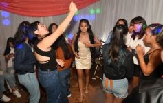 Foto de la galería: Celebración, familia y amigos en los 15 años de Fabiola Luján