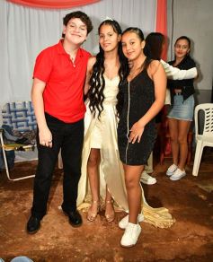 Foto de la galería: Celebración, familia y amigos en los 15 años de Fabiola Luján