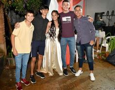 Foto de la galería: Celebración, familia y amigos en los 15 años de Fabiola Luján