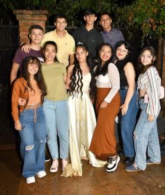 Foto de la galería: Celebración, familia y amigos en los 15 años de Fabiola Luján