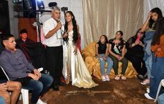 Foto de la galería: Celebración, familia y amigos en los 15 años de Fabiola Luján