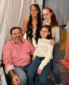 Foto de la galería: Celebración, familia y amigos en los 15 años de Fabiola Luján