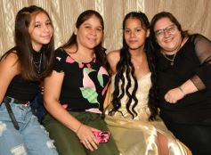 Foto de la galería: Celebración, familia y amigos en los 15 años de Fabiola Luján