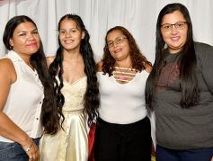 Foto de la galería: Celebración, familia y amigos en los 15 años de Fabiola Luján