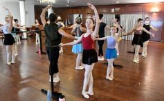 Foto de la galería: Magistral seminario de ballet con Maximiliano Guerra en Posadas