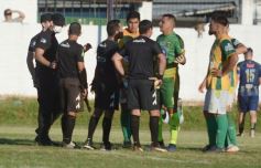 Foto de la galería: Triunfo en suspenso para los auriazules en la 1ra fecha de la Liga Posadeña