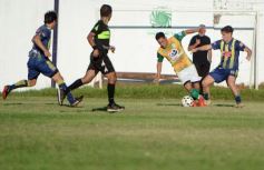 Foto de la galería: Triunfo en suspenso para los auriazules en la 1ra fecha de la Liga Posadeña