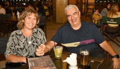 Foto de la galería: Noche de sábado y encuentro con amigos en la zona de El Brete de Posadas