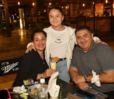 Foto de la galería: Noche de sábado y encuentro con amigos en la zona de El Brete de Posadas