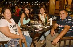 Foto de la galería: Noche de sábado y encuentro con amigos en la zona de El Brete de Posadas