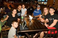 Foto de la galería: Noche de sábado y encuentro con amigos en la zona de El Brete de Posadas