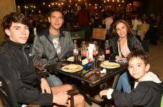 Foto de la galería: Noche de sábado y encuentro con amigos en la zona de El Brete de Posadas