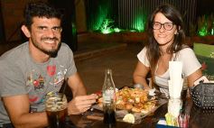 Foto de la galería: Noche de sábado y encuentro con amigos en la zona de El Brete de Posadas