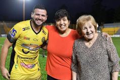 Foto de la galería: Crucero festejó en casa y lidera su zona en el Federal A