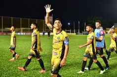 Foto de la galería: Crucero festejó en casa y lidera su zona en el Federal A