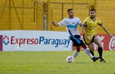 Foto de la galería: Crucero festejó en casa y lidera su zona en el Federal A