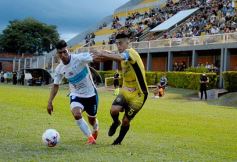 Foto de la galería: Crucero festejó en casa y lidera su zona en el Federal A