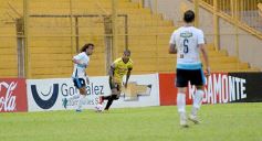 Foto de la galería: Crucero festejó en casa y lidera su zona en el Federal A