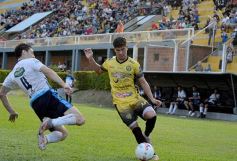 Foto de la galería: Crucero festejó en casa y lidera su zona en el Federal A