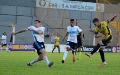 Foto de la galería: Crucero festejó en casa y lidera su zona en el Federal A