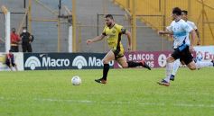 Foto de la galería: Crucero festejó en casa y lidera su zona en el Federal A