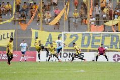 Foto de la galería: Crucero festejó en casa y lidera su zona en el Federal A