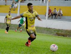 Foto de la galería: Crucero festejó en casa y lidera su zona en el Federal A