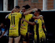 Foto de la galería: Crucero festejó en casa y lidera su zona en el Federal A