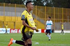 Foto de la galería: Crucero festejó en casa y lidera su zona en el Federal A