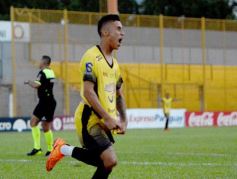 Foto de la galería: Crucero festejó en casa y lidera su zona en el Federal A