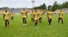 Foto de la galería: Crucero festejó en casa y lidera su zona en el Federal A