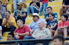 Foto de la galería: Crucero festejó en casa y lidera su zona en el Federal A