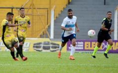 Foto de la galería: Crucero festejó en casa y lidera su zona en el Federal A