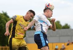 Foto de la galería: Crucero festejó en casa y lidera su zona en el Federal A