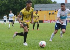 Foto de la galería: Crucero festejó en casa y lidera su zona en el Federal A