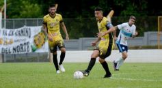 Foto de la galería: Crucero festejó en casa y lidera su zona en el Federal A