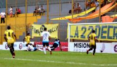 Foto de la galería: Crucero festejó en casa y lidera su zona en el Federal A