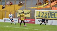 Foto de la galería: Crucero festejó en casa y lidera su zona en el Federal A