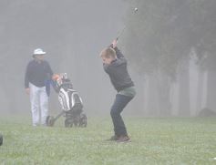 Foto de la galería: El Torneo Apertura de Golf del Tacurú brilló con neblina incluida