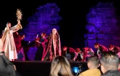 Foto de la galería: Celebración, fe y emoción en la Misa Popular de las Misiones del Jueves Santo